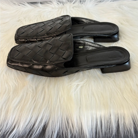 Elegant Black Woven Leather Sandals - Picture 2 of 9